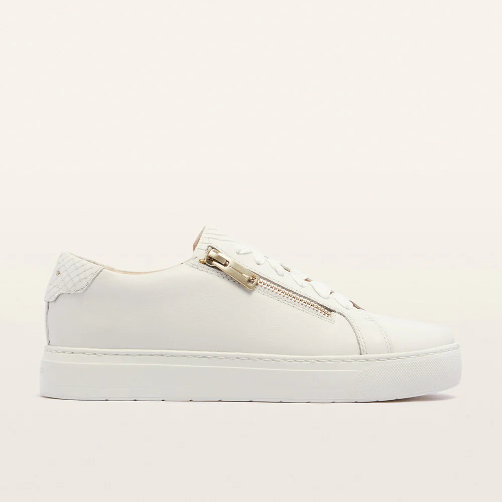 Billie II | White