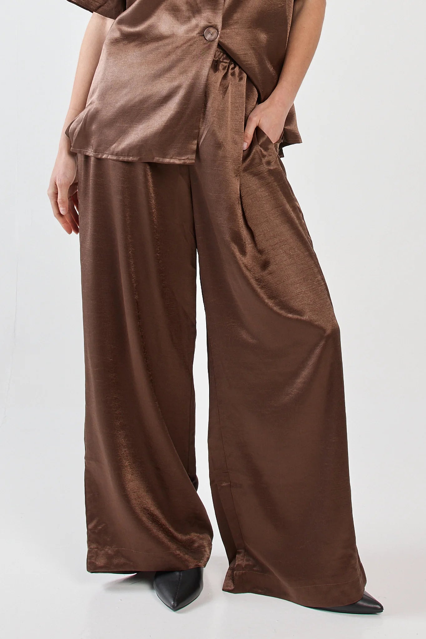 Eddy Crushed Satin Pant | Chocolate Brown