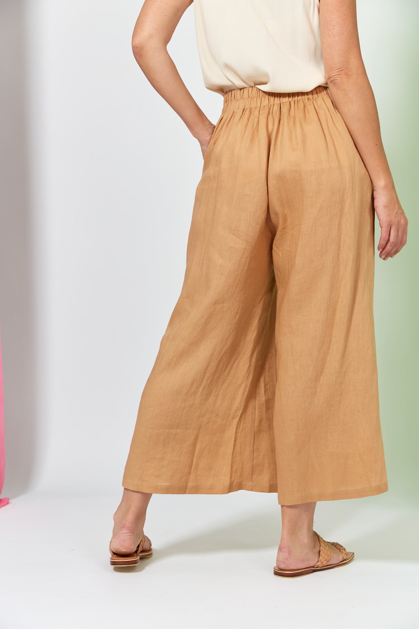 La Vie Crop Pant | Caramel